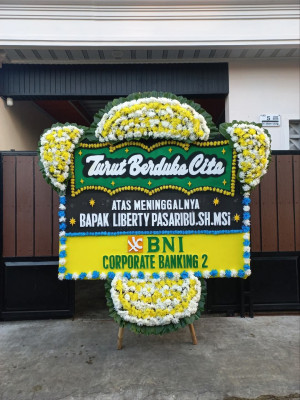 Papan Bunga Duka di Air Buaya