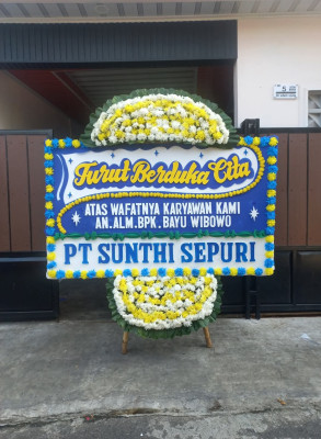 Papan Bunga Duka di Air Buaya