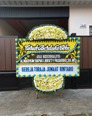 Papan Bunga Duka di Air Buaya