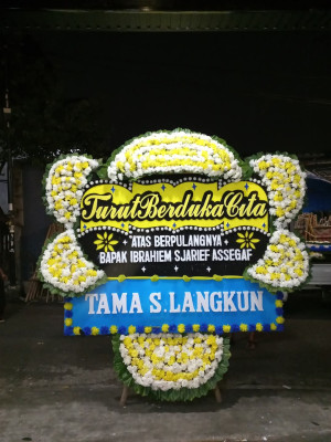 Papan Bunga Duka di Air Buaya