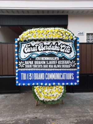Papan Bunga Duka di Air Buaya